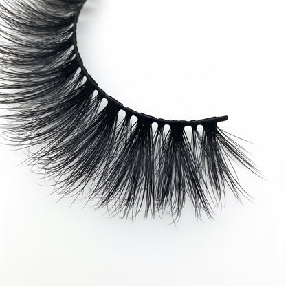 AQueenzDen Big Baus Real Mink Fluffy Lashes, handcrafted for a bold, voluminous look. Cruelty-free mink.