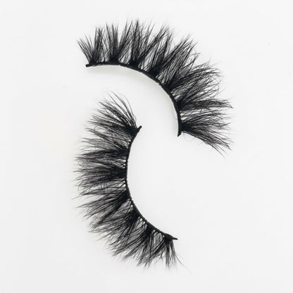 AQueenzDen Queen Tings Real Mink Fluffy Lashes, handcrafted for a full, voluminous look. Cruelty-free mink.