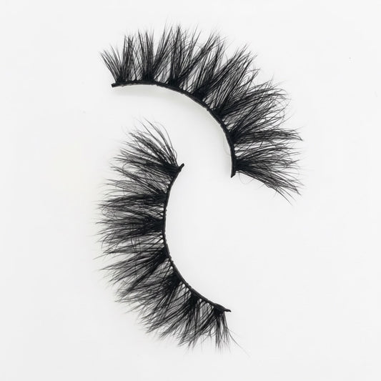 AQueenzDen Queen Tings Real Mink Fluffy Lashes, handcrafted for a full, voluminous look. Cruelty-free mink.